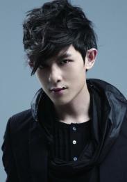 敖犬合影男明星,星光熠熠的友谊瞬间